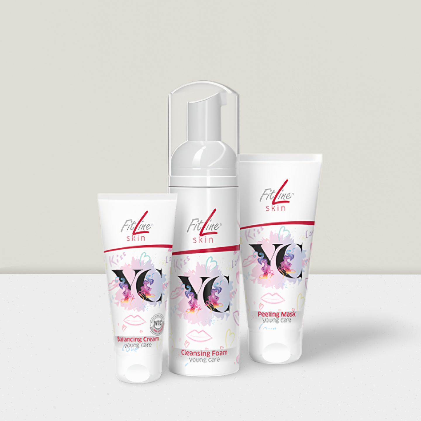 Weiße Hautpflegeproduktflaschen mit rosa Blasenmuster auf weißem Hintergrund.