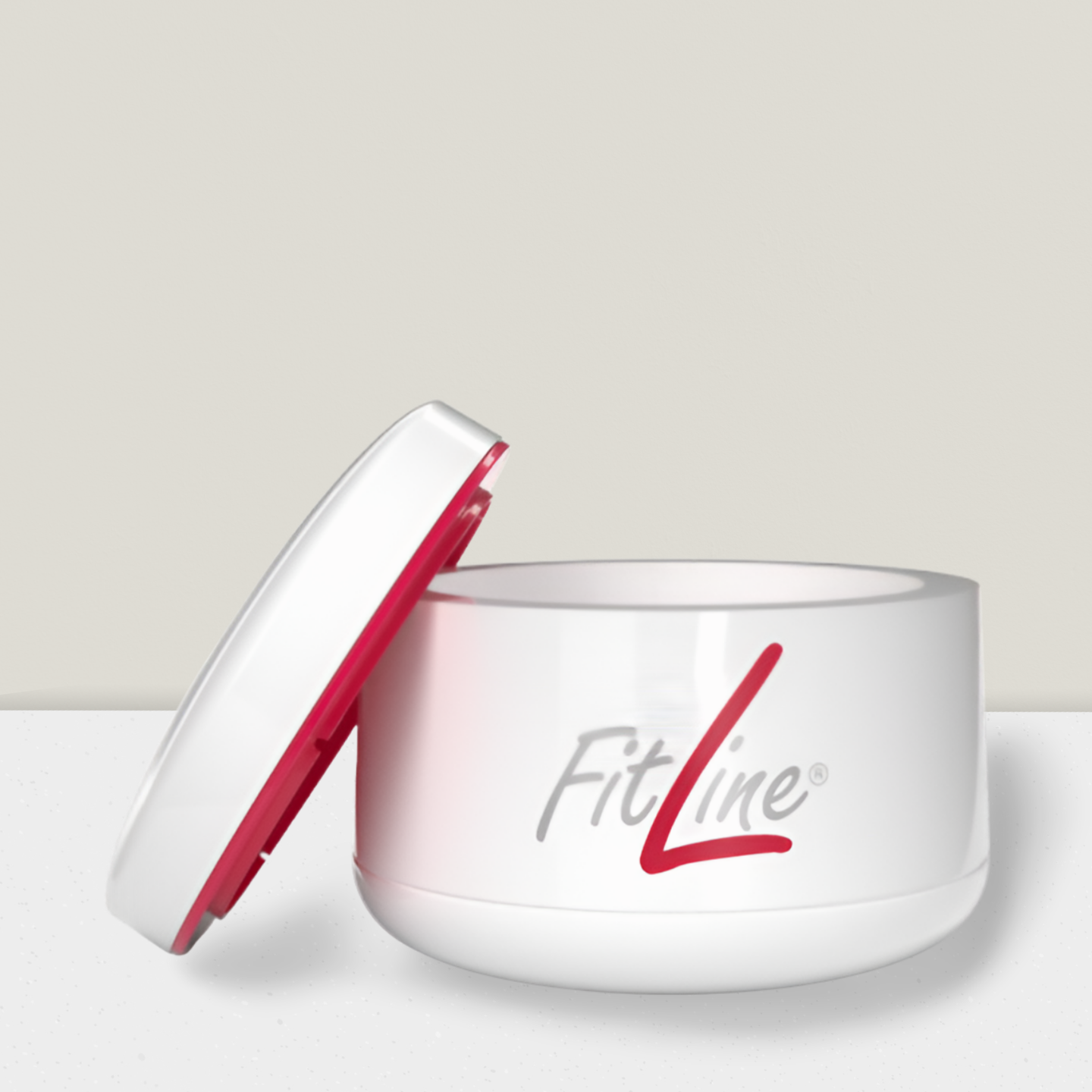 Weißer runder Behälter mit drei Päckchen; Deckel geöffnet. Rote Akzentlinie.