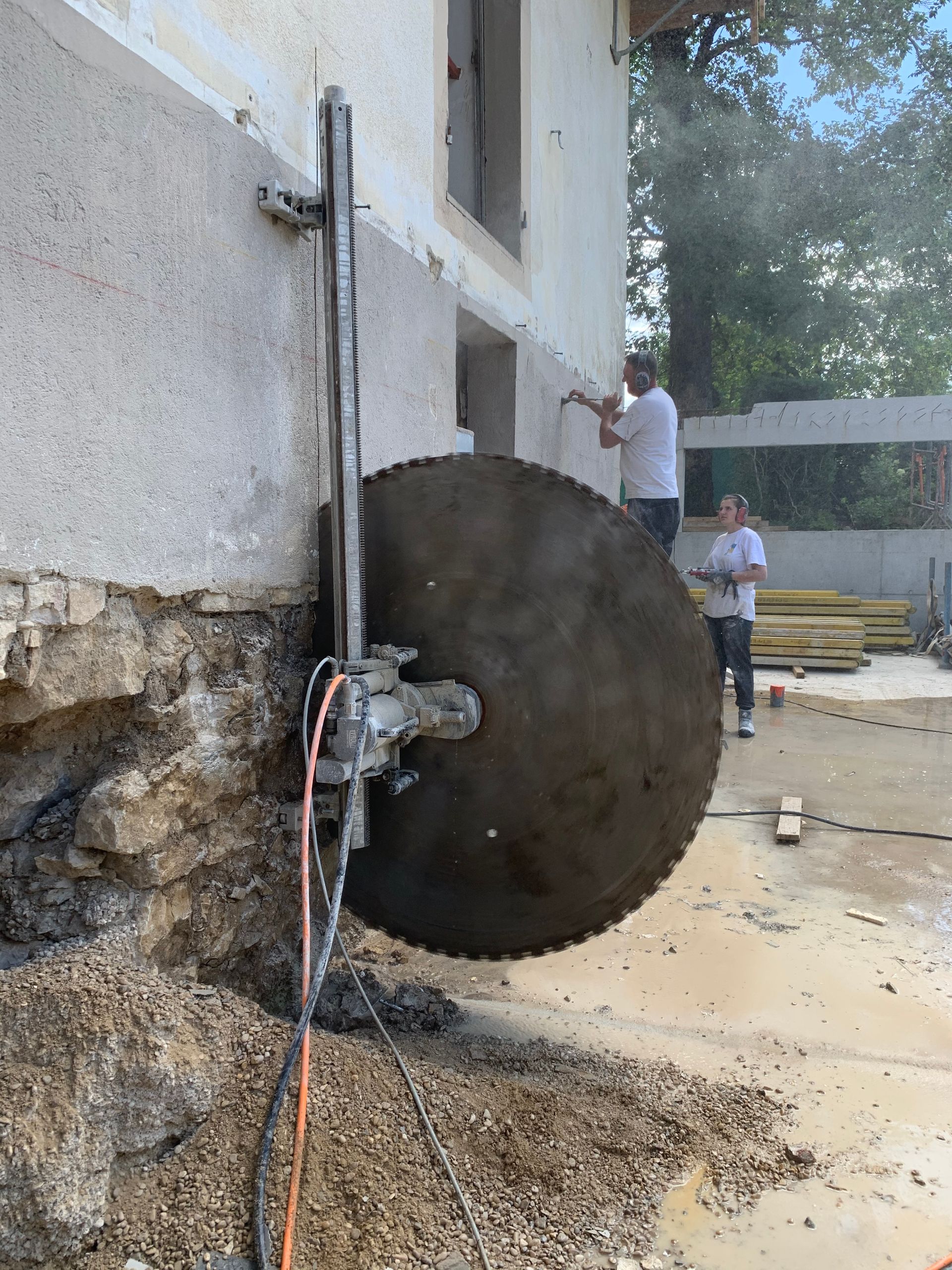 Sciage de béton mural