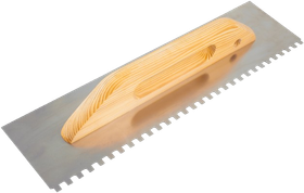 Truelle crantée avec manche en bois, utilisée pour étaler la colle.
