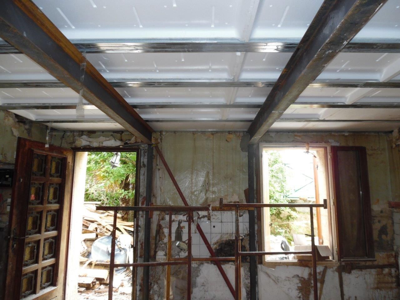 L'intérieur d'une maison en construction