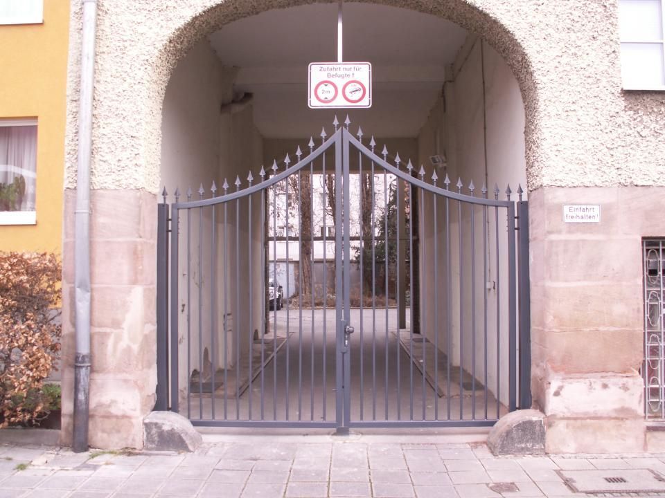 Verzinktes Tor Eingangstür Schellermann Metallbau GmbH