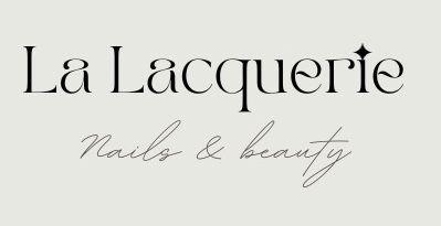 Logotipo de La Lacquerie: texto serif elegante en negro sobre la palabra escrita a mano 