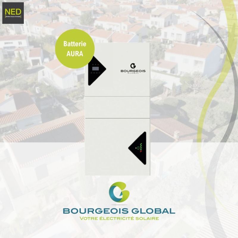 Batterie Bourgeois Global « AURA » blanche sur fond de maisons. Cercle vert avec « Batterie AURA ».