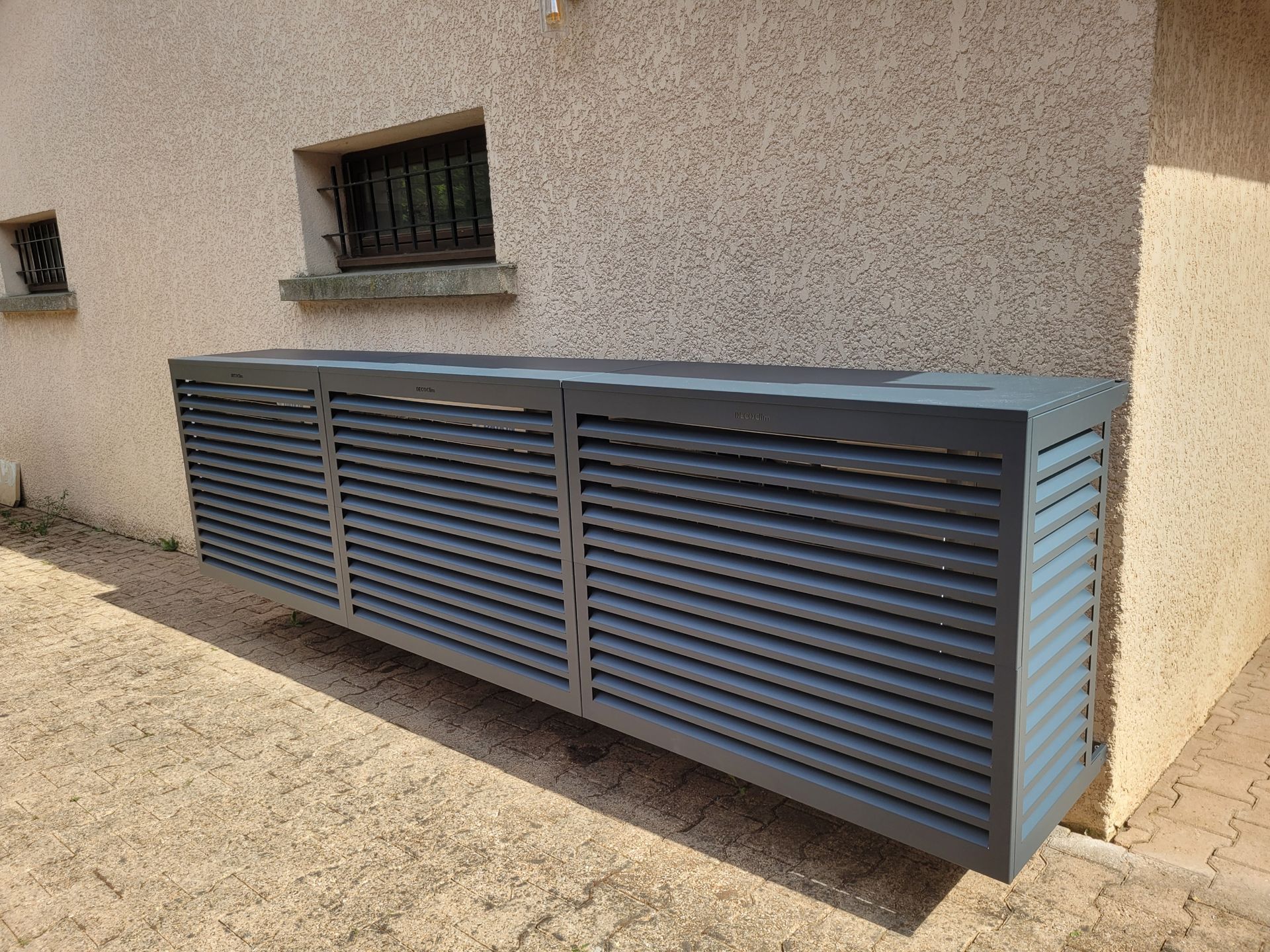 Decoclim grande taille pour cacher plusieurs unités extérieures