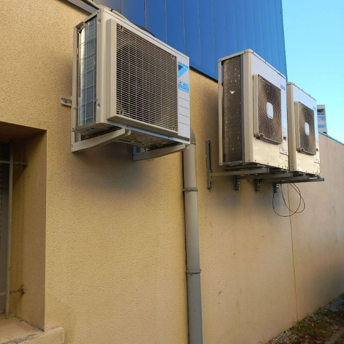 Groupe extérieur MULTISPLIT avec pose en façade