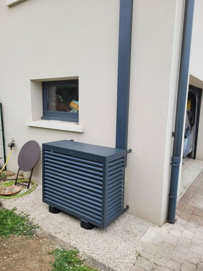 Cache climatiseur décoclim gris avec goulotte peinte