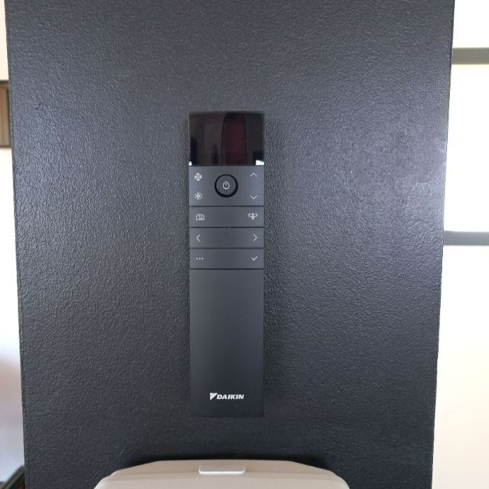 Télécommande noire split murale EMURA 3