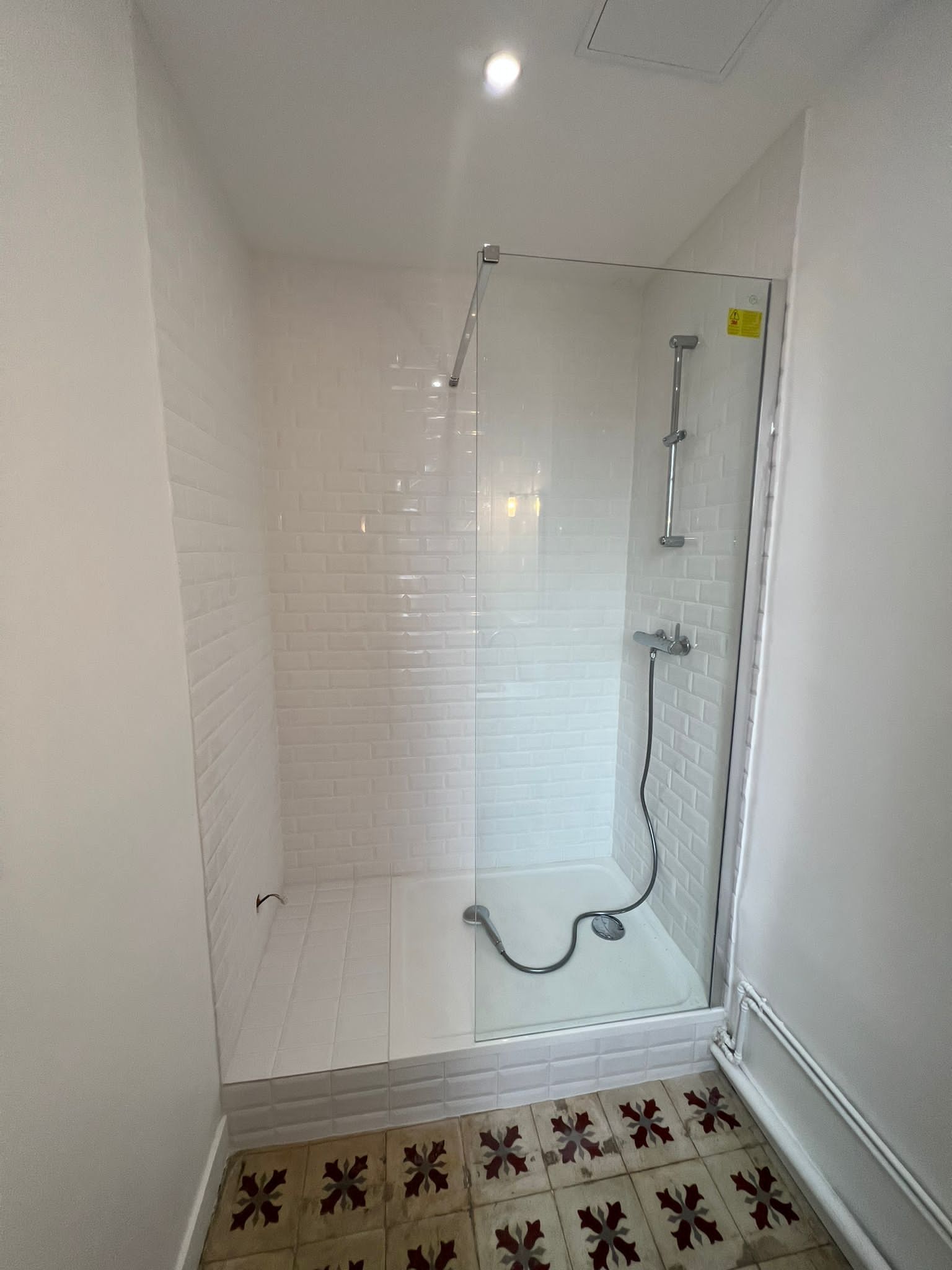 Douche dans un angle finalisée