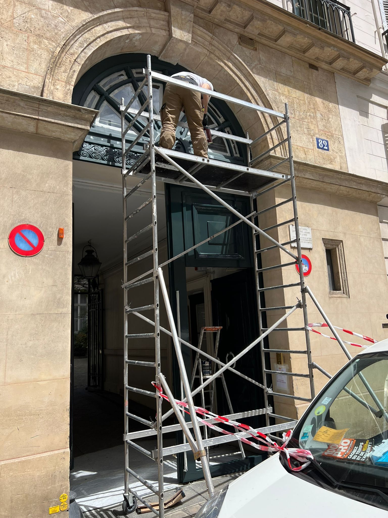 Révocation d'un porte extérieur d'immeuble parisien