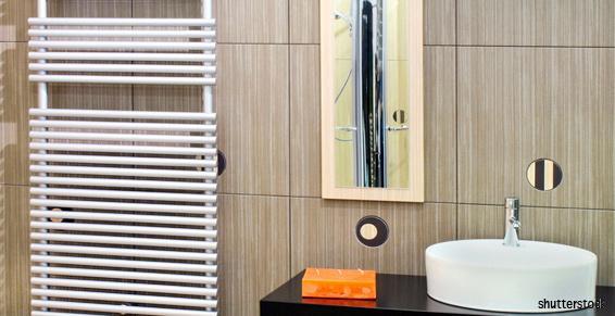 Installation de radiateur sèche-serviettes pour votre salle de bains