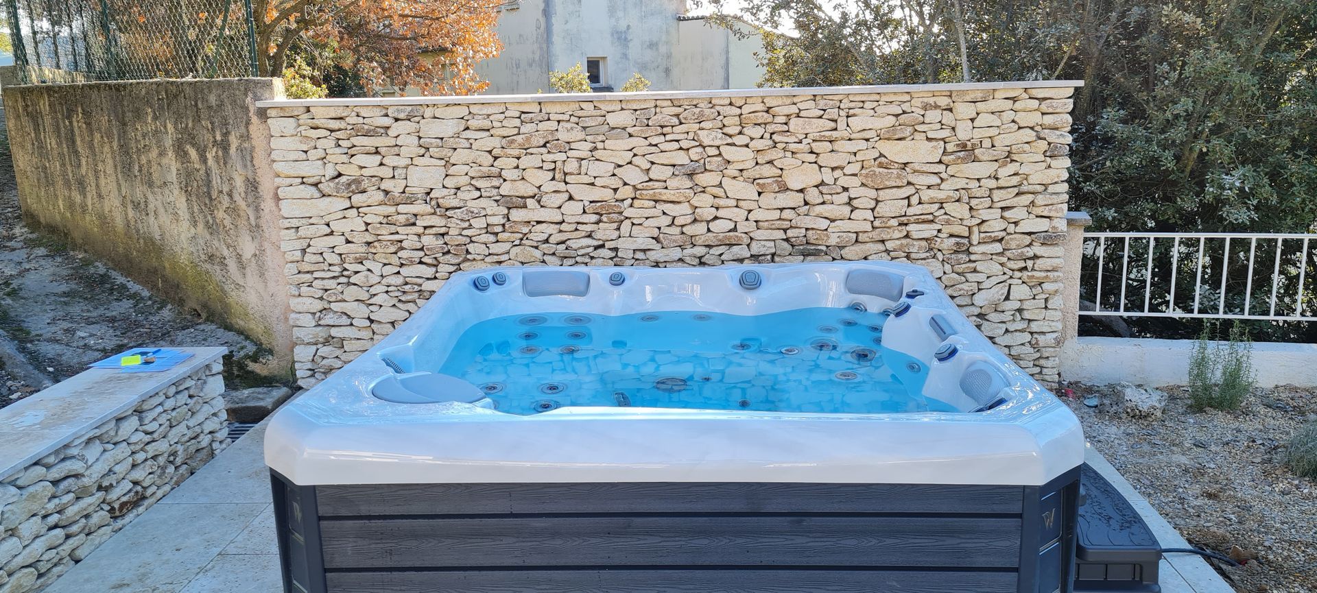 Un spa avec des bambous