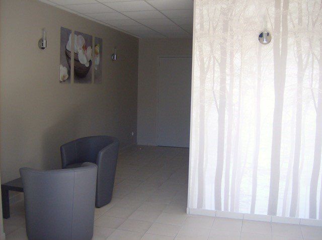 Salle intérieur funérarium rideau