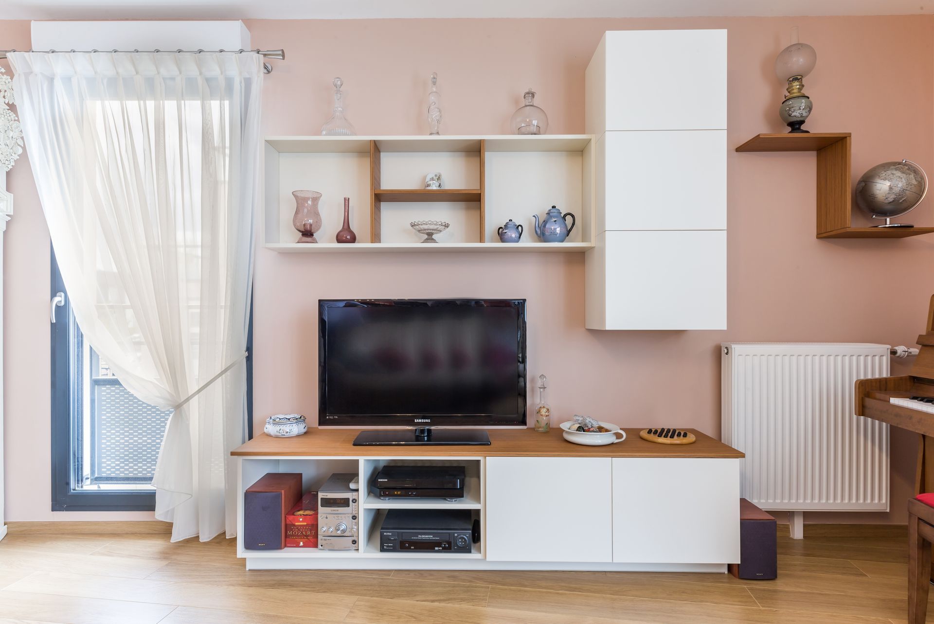 Zoom sur le meuble TV d'un salon