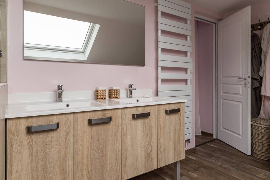 Salle de bains rose