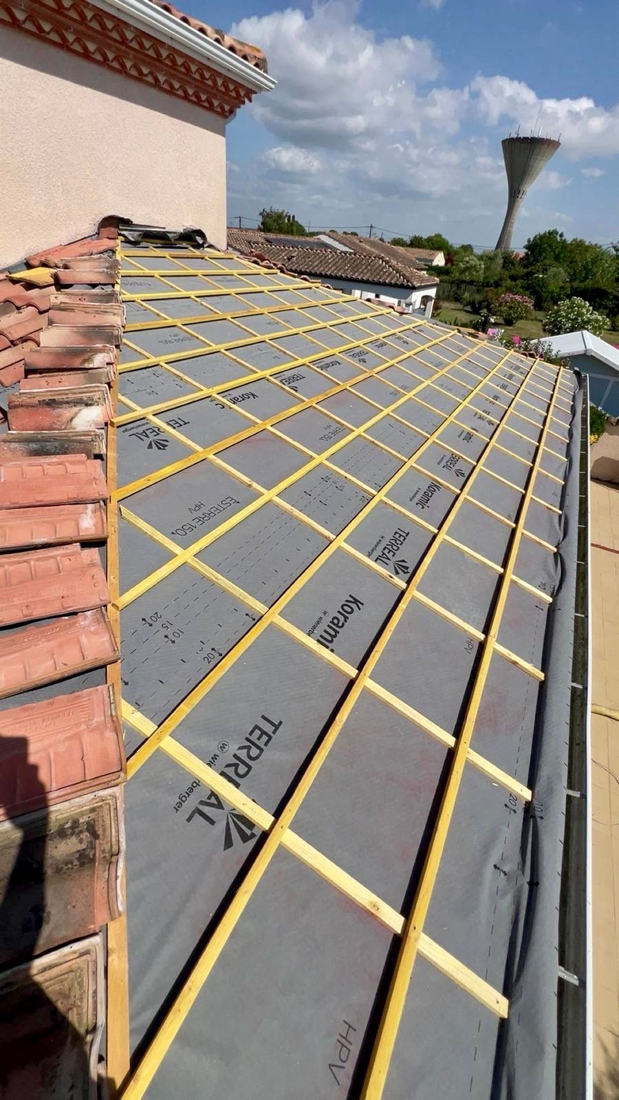 Pose d'écran sous toiture, liteaunage et contre-latte