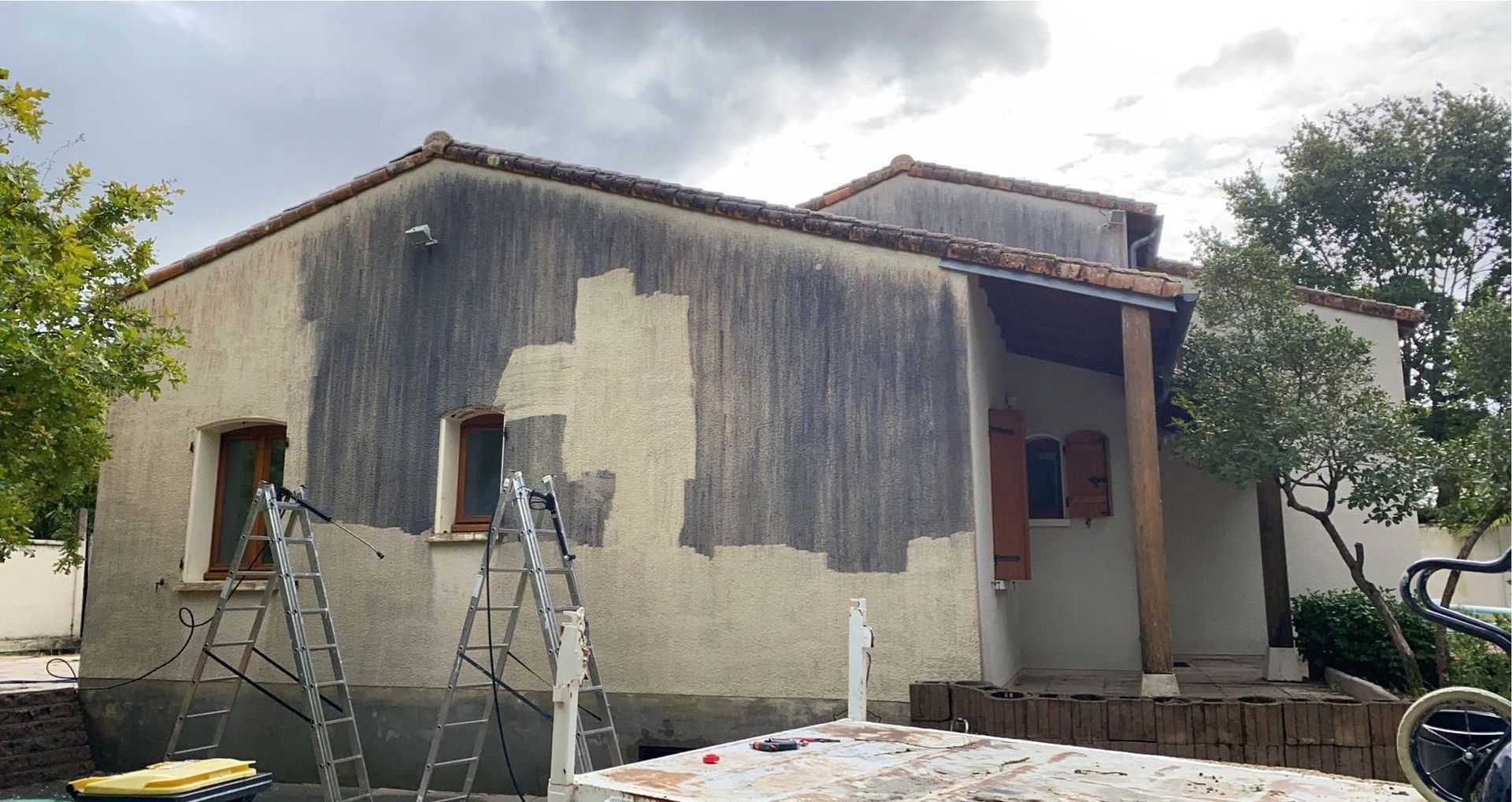 Façade en cours de nettoyage