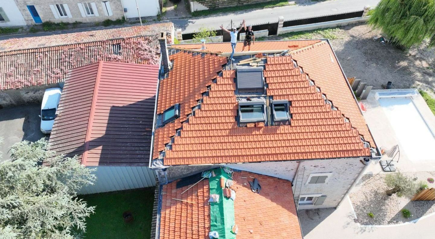 Vue aérienne d'une toiture en tuiles