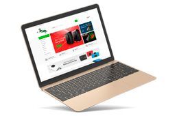 Un portátil dorado abierto sobre un fondo blanco, mostrando un sitio web de compras en línea en su pantalla.