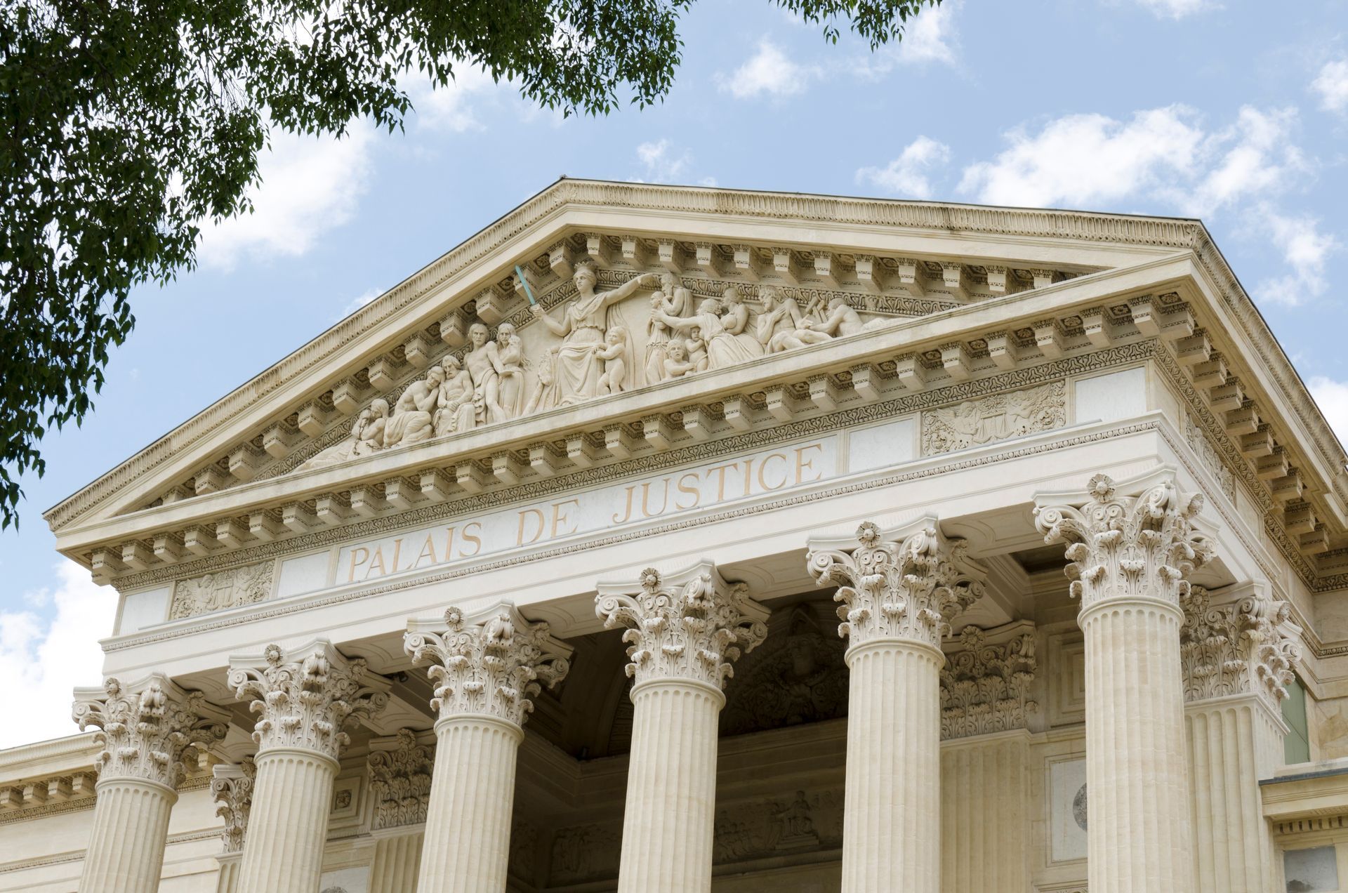 Photo d'un palais de justice