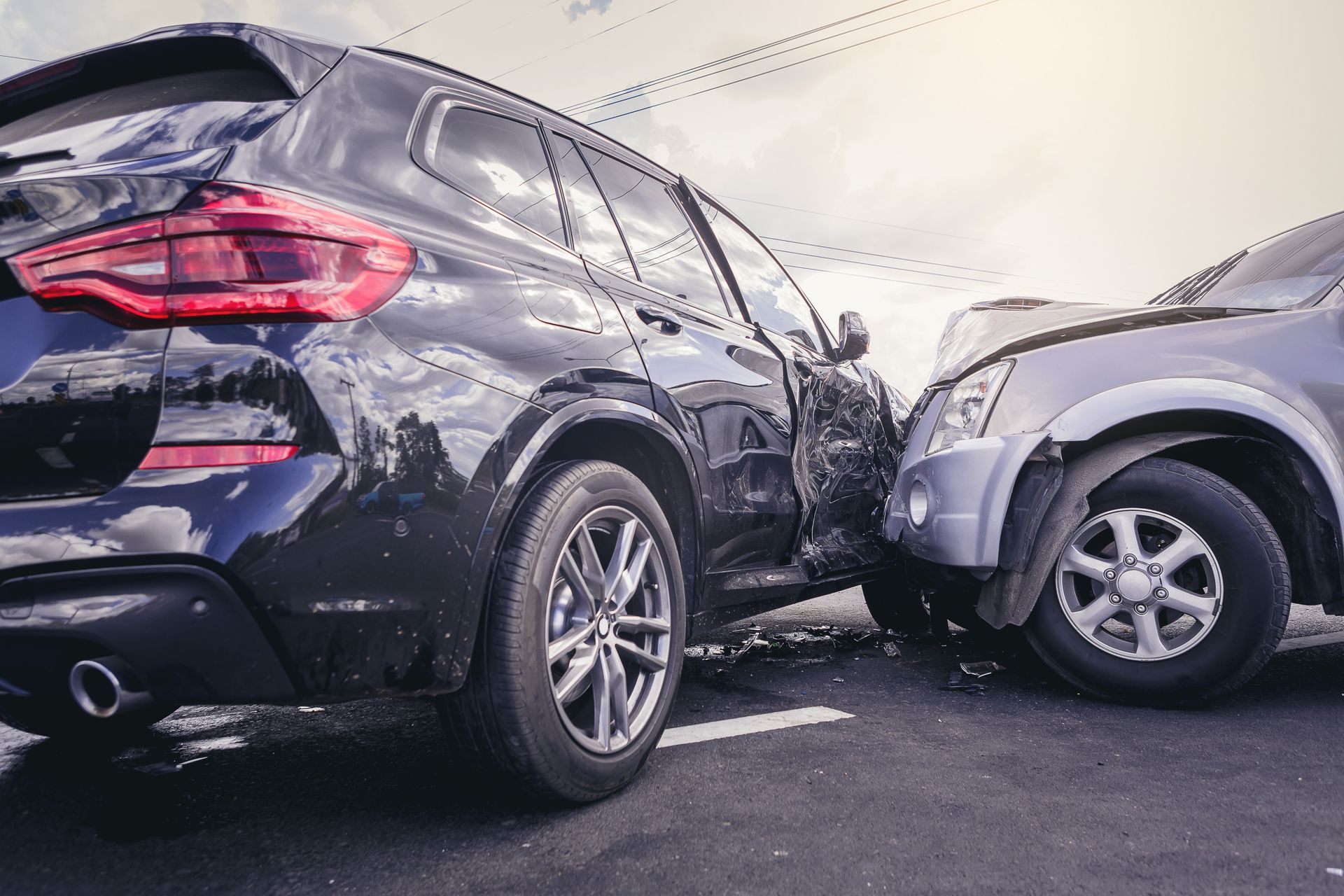 Photo d'un accident de voiture impliquant deux véhicules
