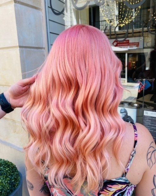 Coloration cheveux rose