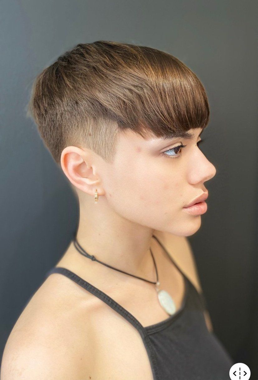 Coupe courte avec dégradé pour femme