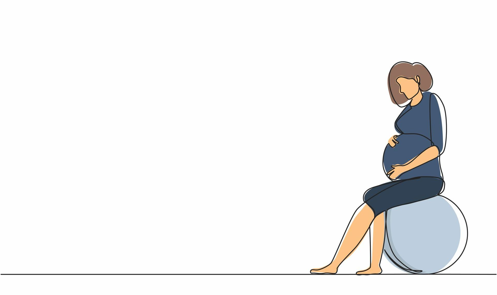 Femme enceinte sur un ballon