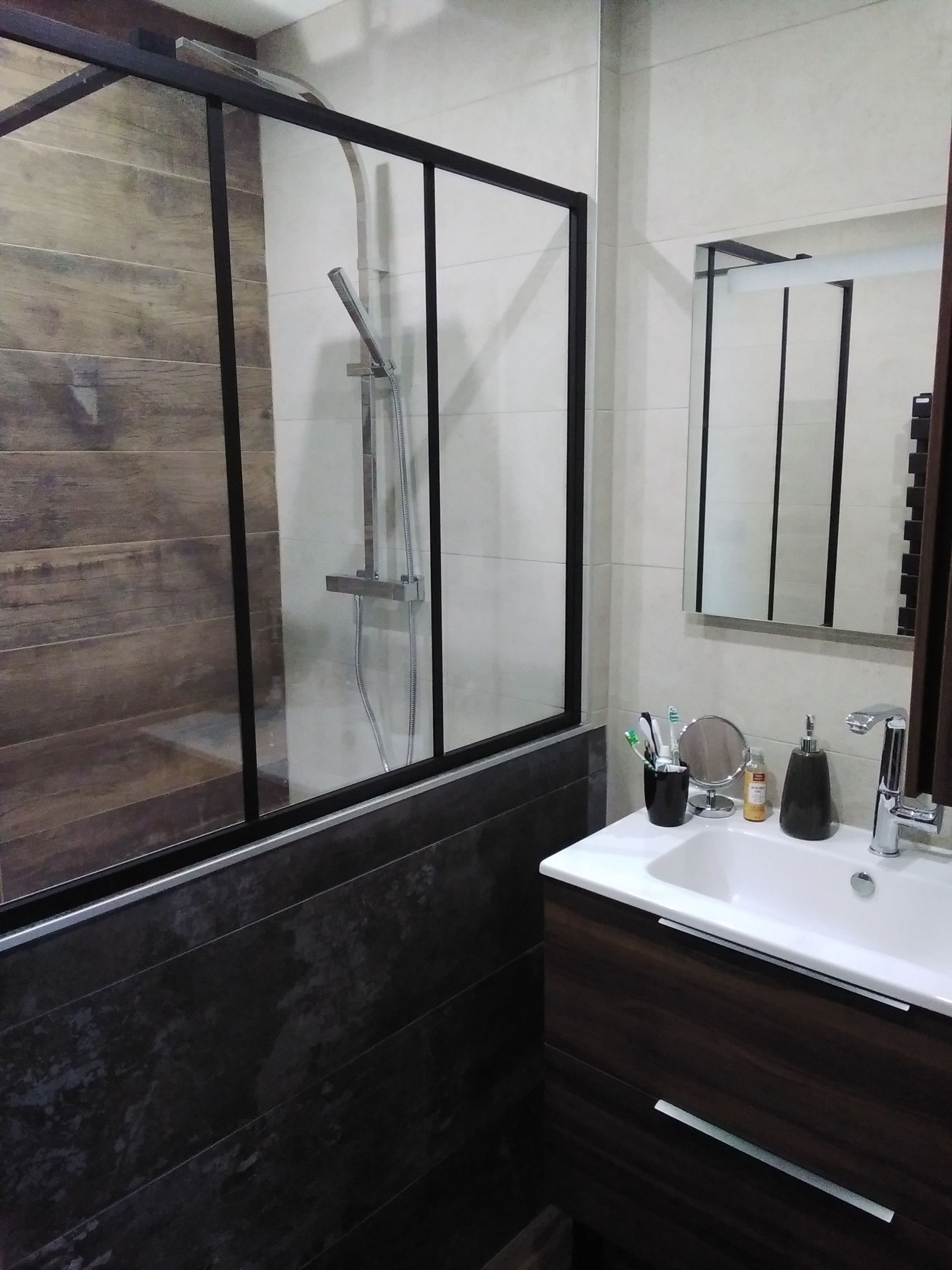 Pose d'une verrière et de meuble de salle de bains