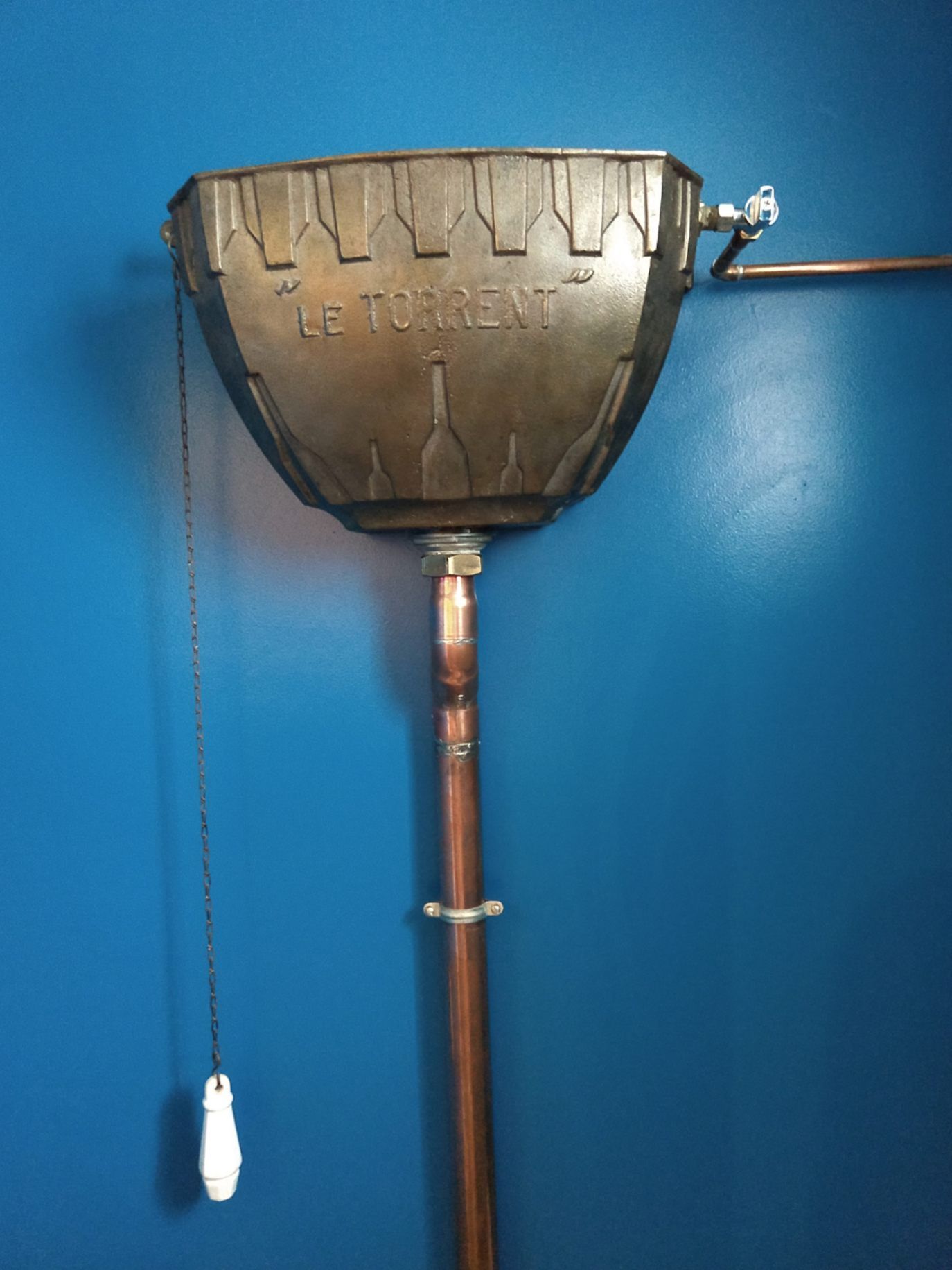 Installation système de chasse d'eau ancienne