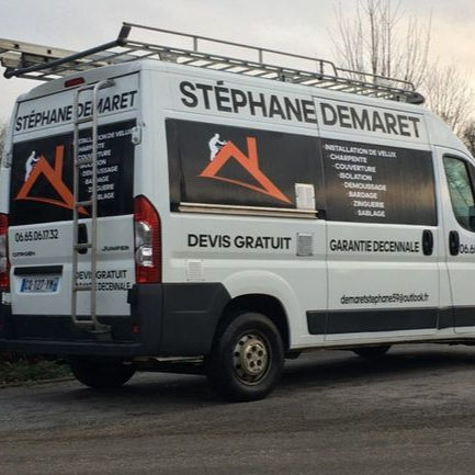 Camion de l'entreprise Couverture Demaret.