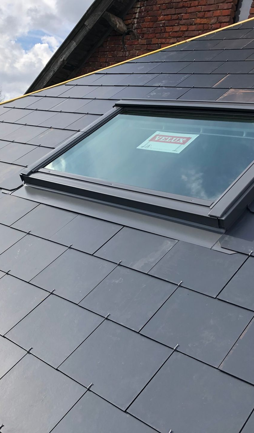 Une fenêtre de toit Velux.