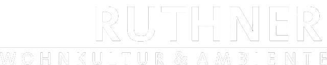 Blasser wei&szlig;er Logo-Schriftzug &bdquo;RUTNER&ldquo; auf hellem Hintergrund