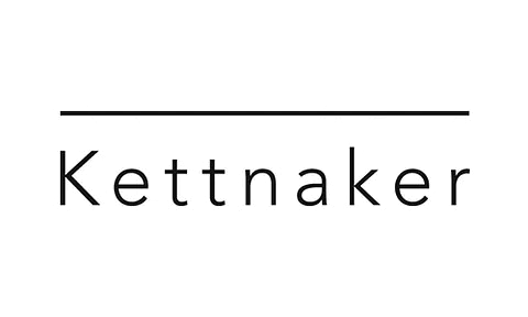 Schwarzes „Kettnaker“-Logo unter einer dünnen horizontalen Linie auf weißem Hintergrund