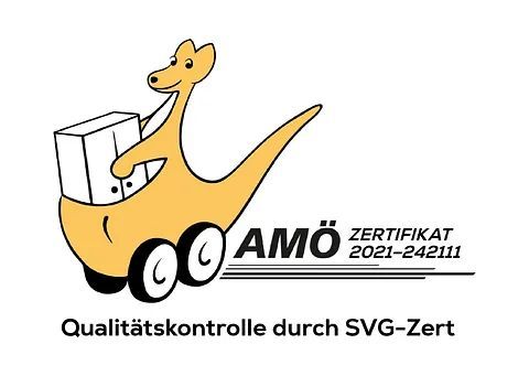 Ein Zeichentrickkänguru hält eine Schachtel im Maul.