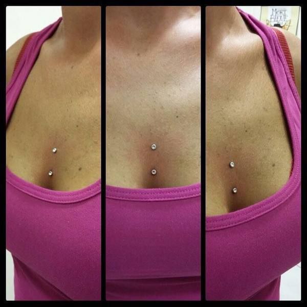 Piercing surface - au centre de la poitrine