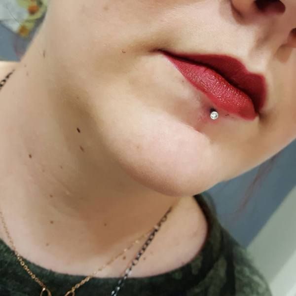 Piercing bouche Labret et Madonna - perle dorée sous les lèvres