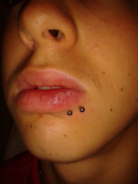 Piercing bouche Labret et Madonna - 2 perles en bas à gauche