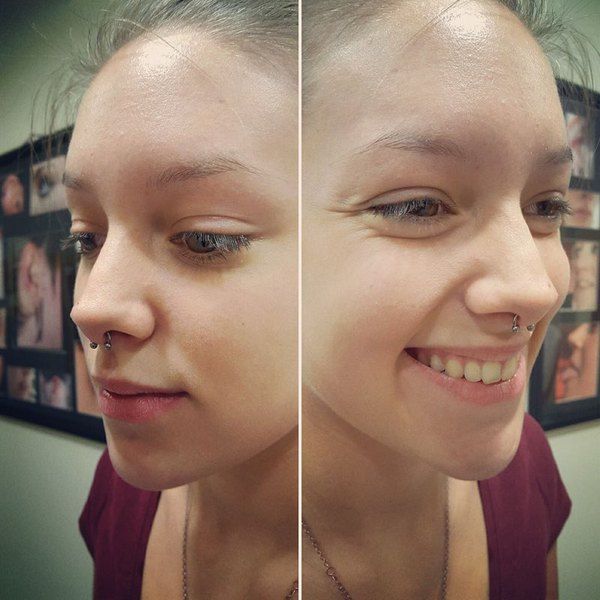 Piercing nez Septum- anneau argent sur une fille blonde