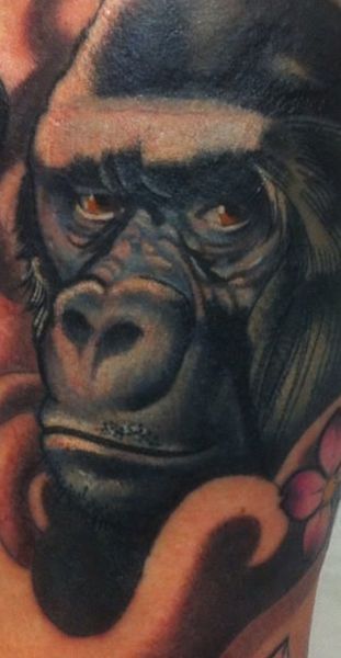 Seb, tatouage d'une tête de gorille