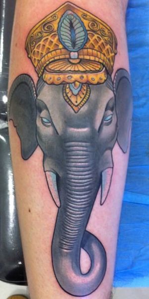 Seb, tatouage d'un éléphant avec un chapeau