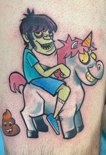 Seb, tatouage d'un zombie sur une licorne