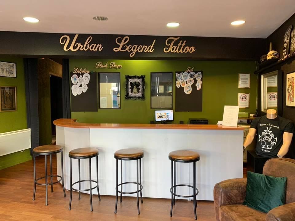 Bar dans l'entrée du salon