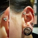 Piercing oreille Anti-Helix - 3 diamants