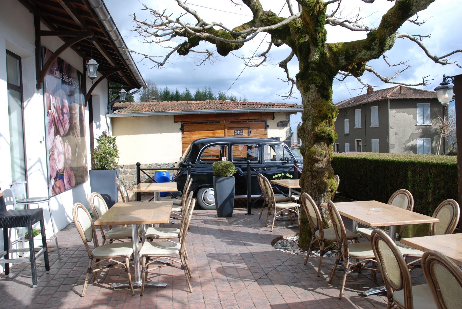 Photos Les Tilleuls restaurant bar lounge à Poule les Echarmeaux (69)