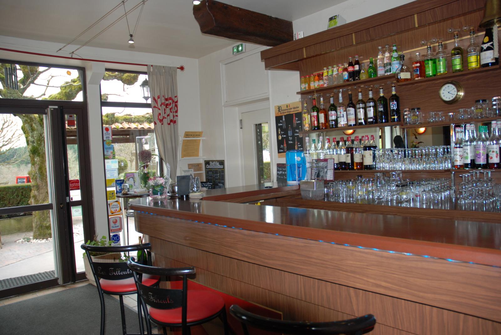 Photos Les Tilleuls restaurant bar lounge à Poule les Echarmeaux (69)