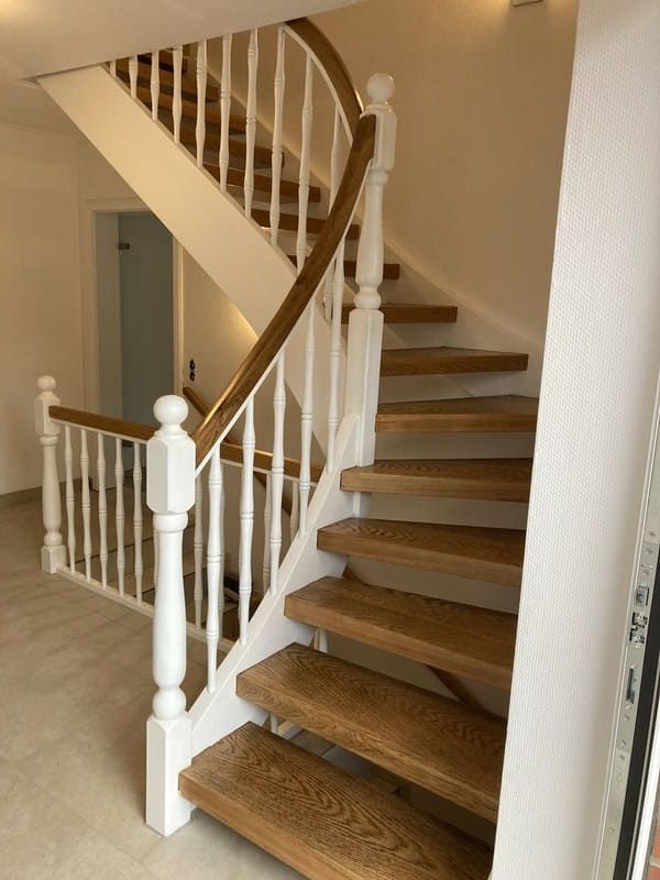 Holztreppen und Geländer | Tischlerei Hallerdei-Lotz