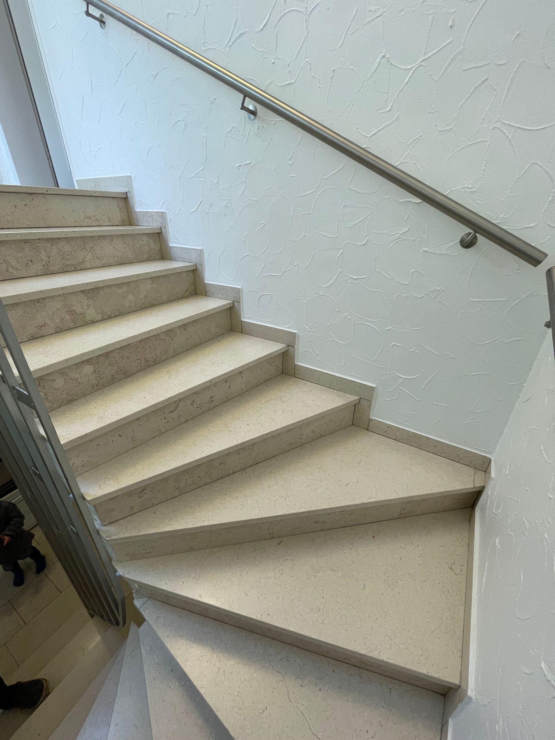 Holztreppen und Geländer | Tischlerei Hallerdei-Lotz