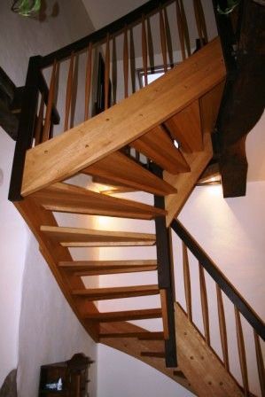 Holztreppen und Geländer | Tischlerei Hallerdei-Lotz