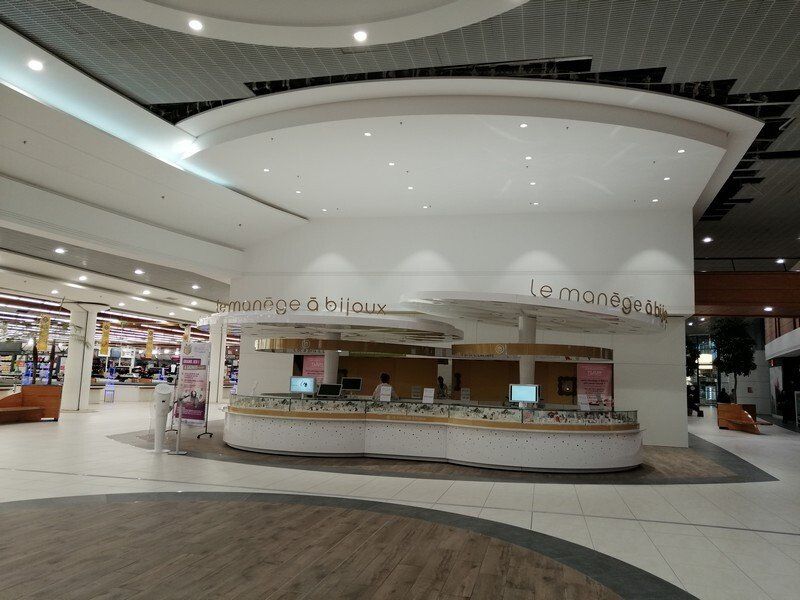 Une bijouterie dans un centre commercial